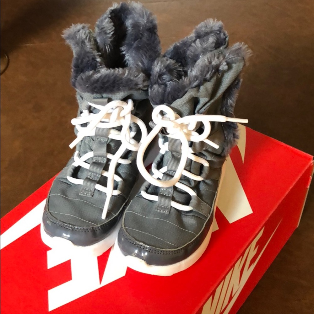 Nike roshe one boots size 10.5